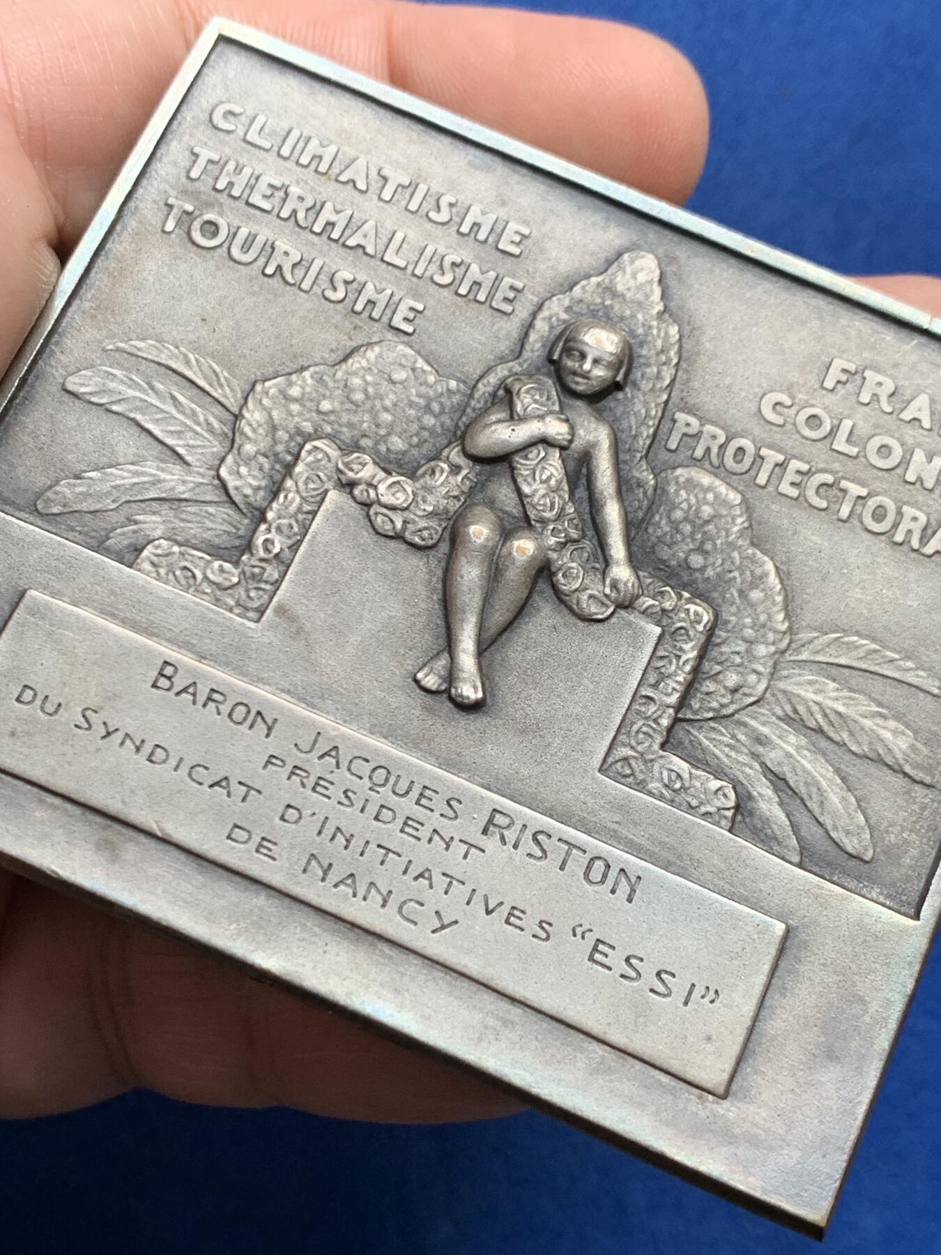 《竞宝斋》第436场 周日，周一2场连拍 （全场包邮） 法国旅游联盟联合会镀银大铜章 147.3克 71*61.5mm 三角铜标 带原盒