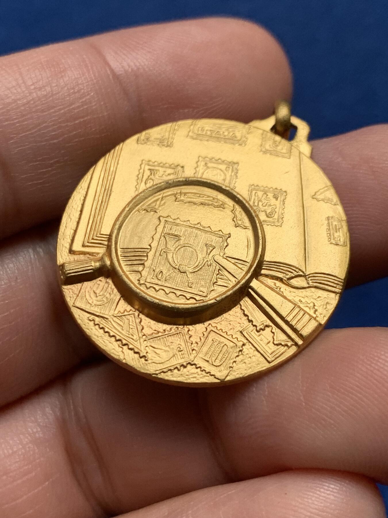 《竞宝斋》第436场 周日，周一2场连拍 （全场包邮） 米兰集邮展览会镀金纪念章 10.9克 30.2mm