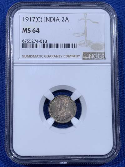 《竞宝斋》第436场 周日，周一2场连拍 （全场包邮） - NGC MS64 印度1917年乔治五世2安娜银币，铸造于加尔各答造币厂。相比有着大堆库存的1卢比，小面值的2安娜反而非常少见，这枚双面优雅的蓝紫色包浆迷人。一步到位之选。