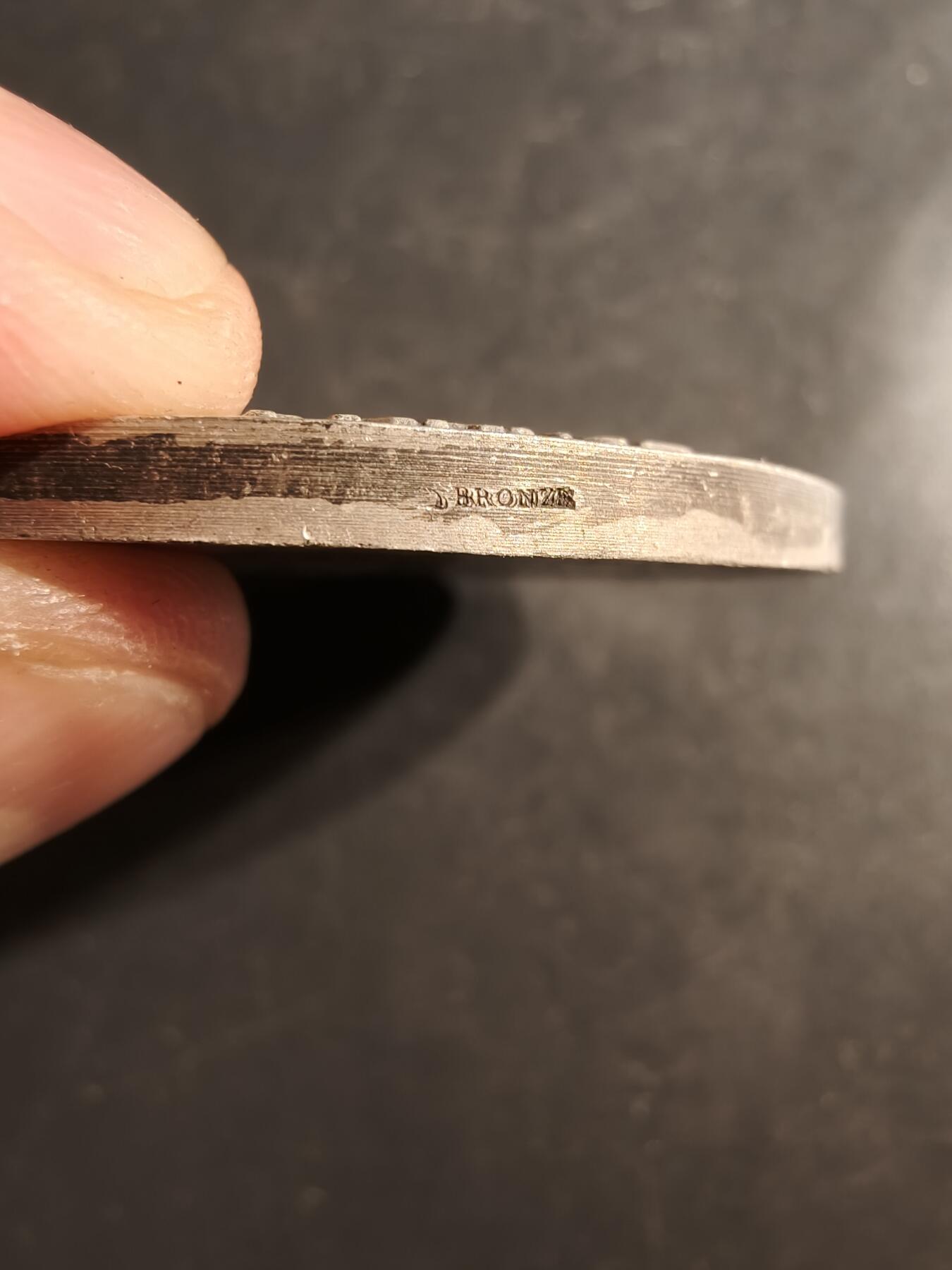 老王徽章第162期  法国电气公司镀银大铜章 大师Dropsy作品 直径54mm. 重量80g