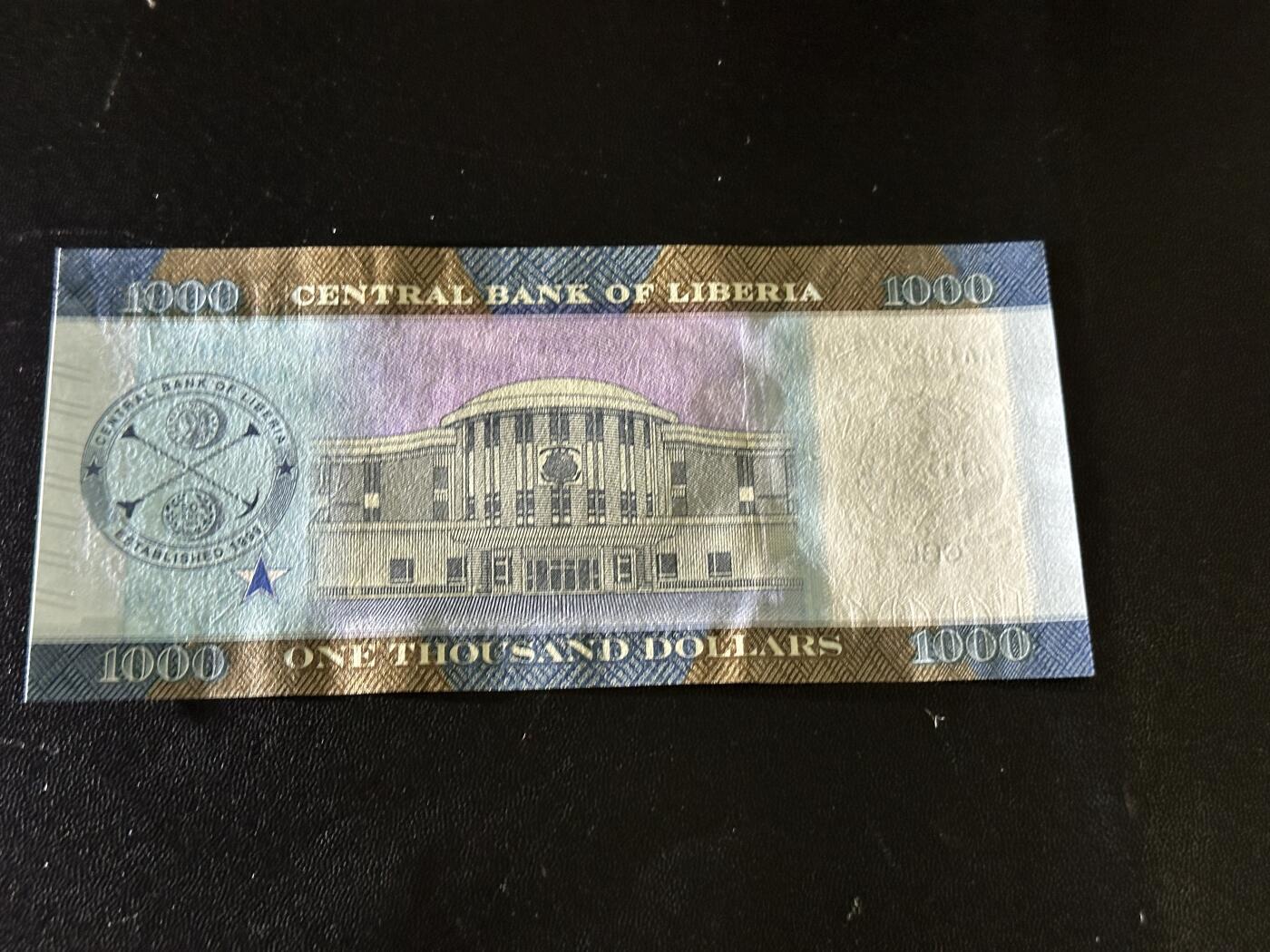 《外钞收藏家》第五百八十三期（精选场）（本期拍品丰富）（本平台长期征集拍品、欢迎藏友们联系合作） 2022年利比里亚1000 AA冠 全新UNC