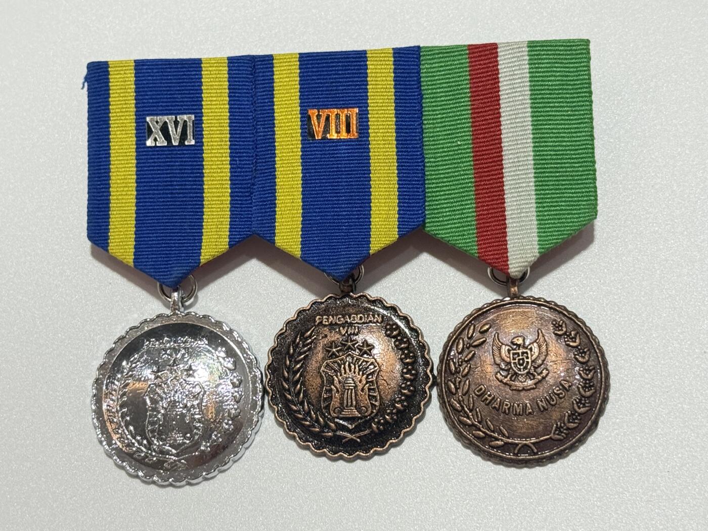 韵星假日精品2025秋季军品类拍卖会-- Rimey Holidays Boutique 2025 Autumn Militaria Sale 印度尼西亚3r联排银级、铜级忠勤奖章、国土忠诚服务--达摩努撒奖章