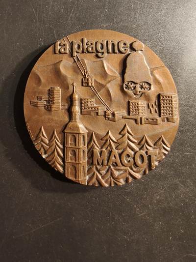 老王徽章第162期 -  法国滑雪胜地拉普拉涅大铜章    高浮雕     直径57mm.   重量108.3g