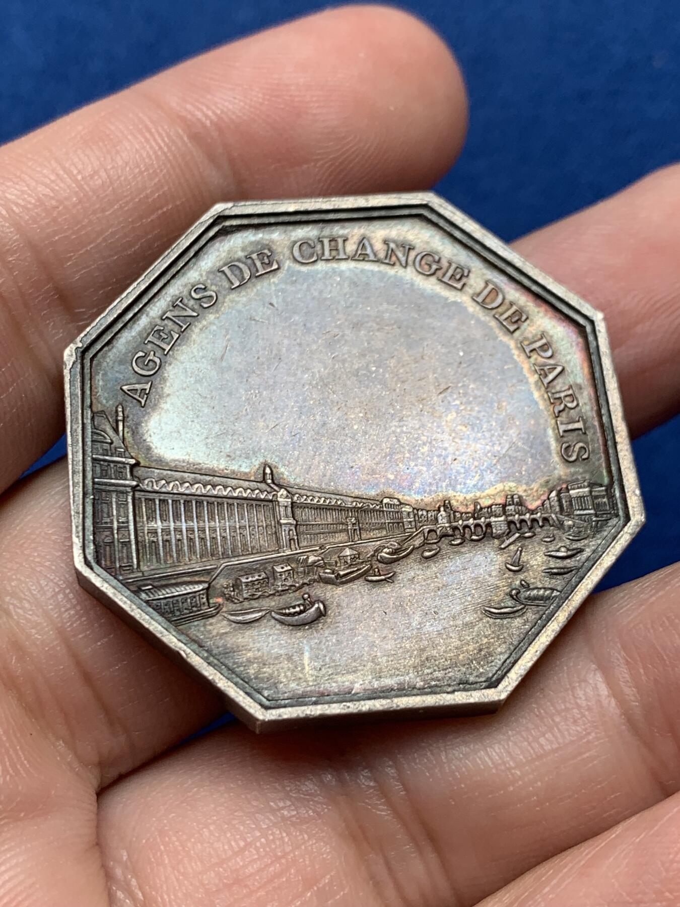 《竞宝斋》第436场 周日，周一2场连拍 （全场包邮） 法国拿破仑早期任波拿巴第一执政官八角银质代币，37.2MM，31.6克，早期无边铭，年轻的拿破仑头像非常帅气章也厚重