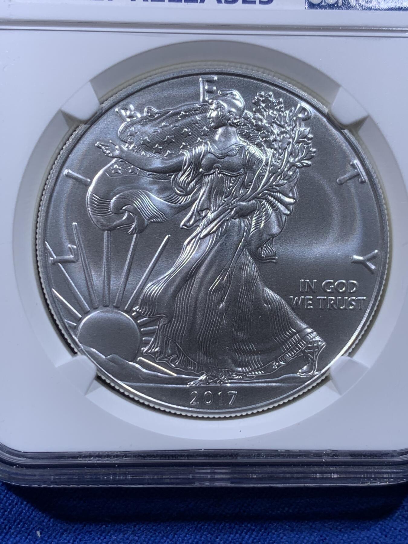 《竞宝斋》第436场 周日，周一2场连拍 （全场包邮） NGC MS70 美国2017年鹰洋自由行走女神1美元纪念银币 状态一流 冠军分 盒子上沿有损