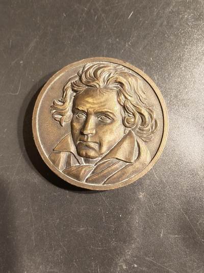 老王徽章第162期 -  法国贝多芬纪念章     直径38mm.   重量28.2g