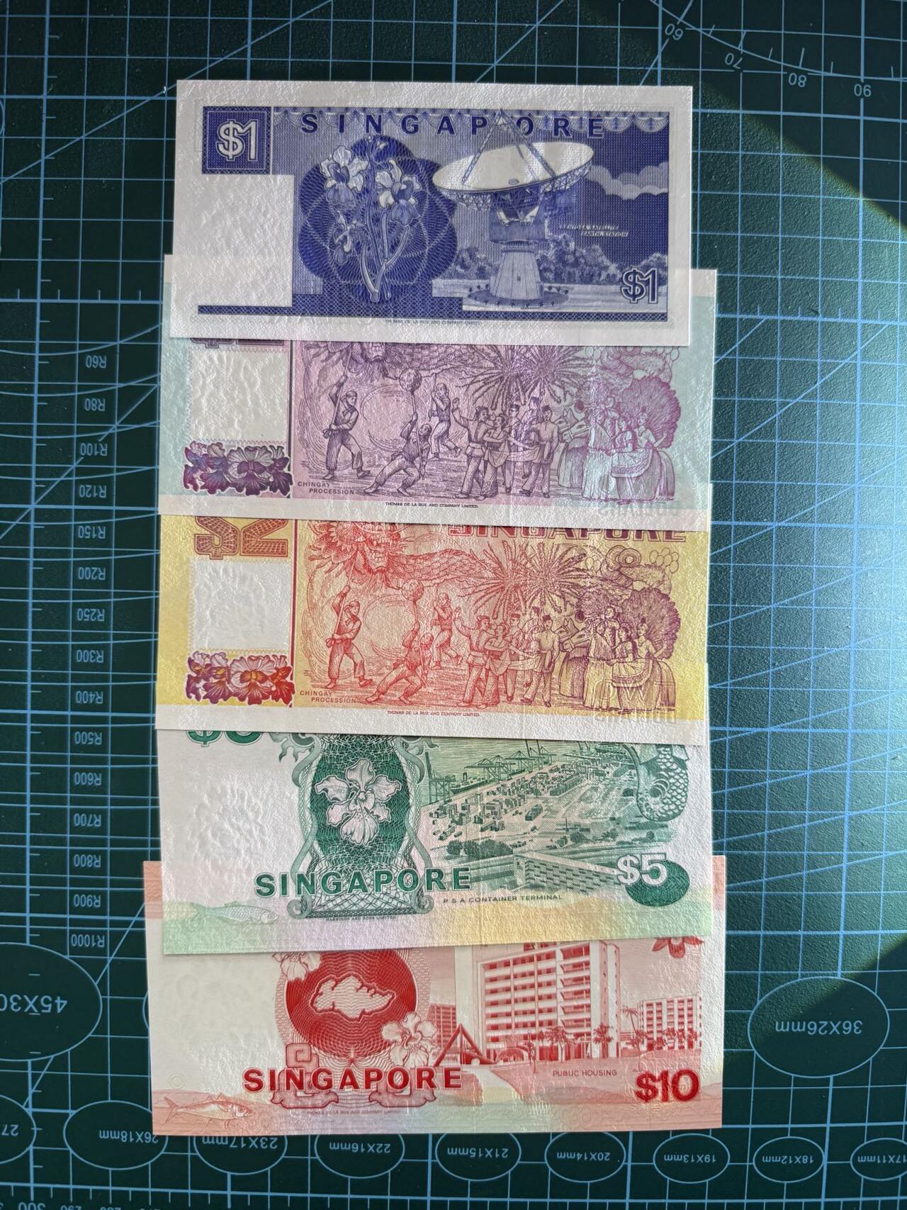 【炜奕收藏】，第五十期 新加坡船版1-10元共5张，UNC品相，包含多张无47，5元右下角有轻微荧光