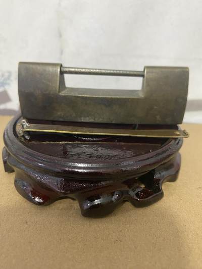 江南站杂件场 - 铜锁带钥匙