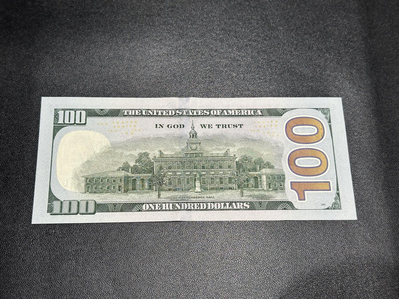 《外钞收藏家》第五百八十三期（精选场）（本期拍品丰富）（本平台长期征集拍品、欢迎藏友们联系合作） 2009年美国彩版100美元 全新UNC 222头豹子号444