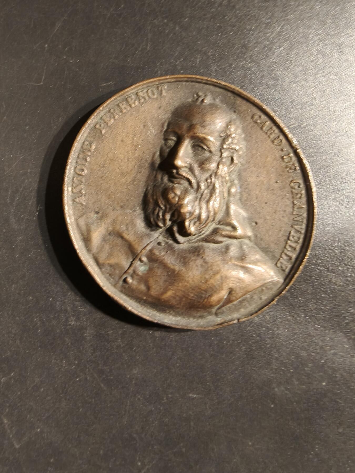 老王徽章第162期 勃艮第16世纪政治家安托万·佩雷诺·德·格兰维勒纪念章     直径52mm.    重量64.5g