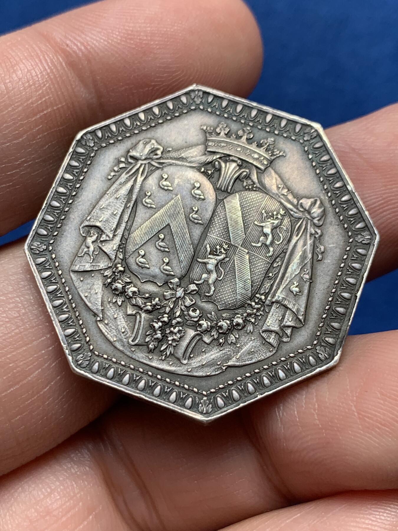 《竞宝斋》第436场 周日，周一2场连拍 （全场包邮） 法国天使八角银质代币，33.2MM，16.55克，丰饶角边铭，1732.8-1799.10法国第六代奥蒙公爵和杜拉斯家族路易斯珍妮1747年巴黎结婚纪念