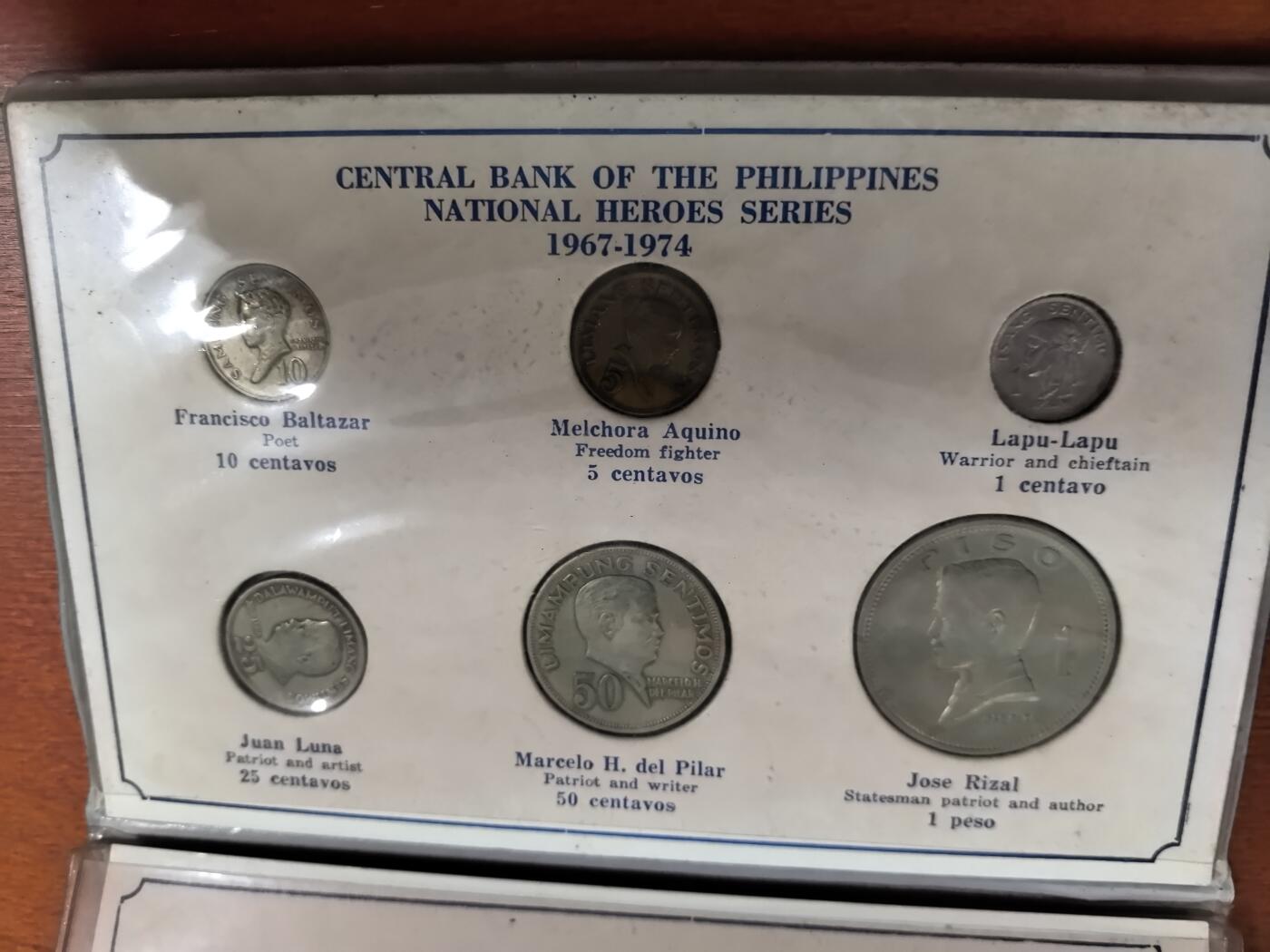 长老汇蛇年精选第七十二场拍卖 196x-197x菲律宾旅游纪念币册两本，共18枚流通币