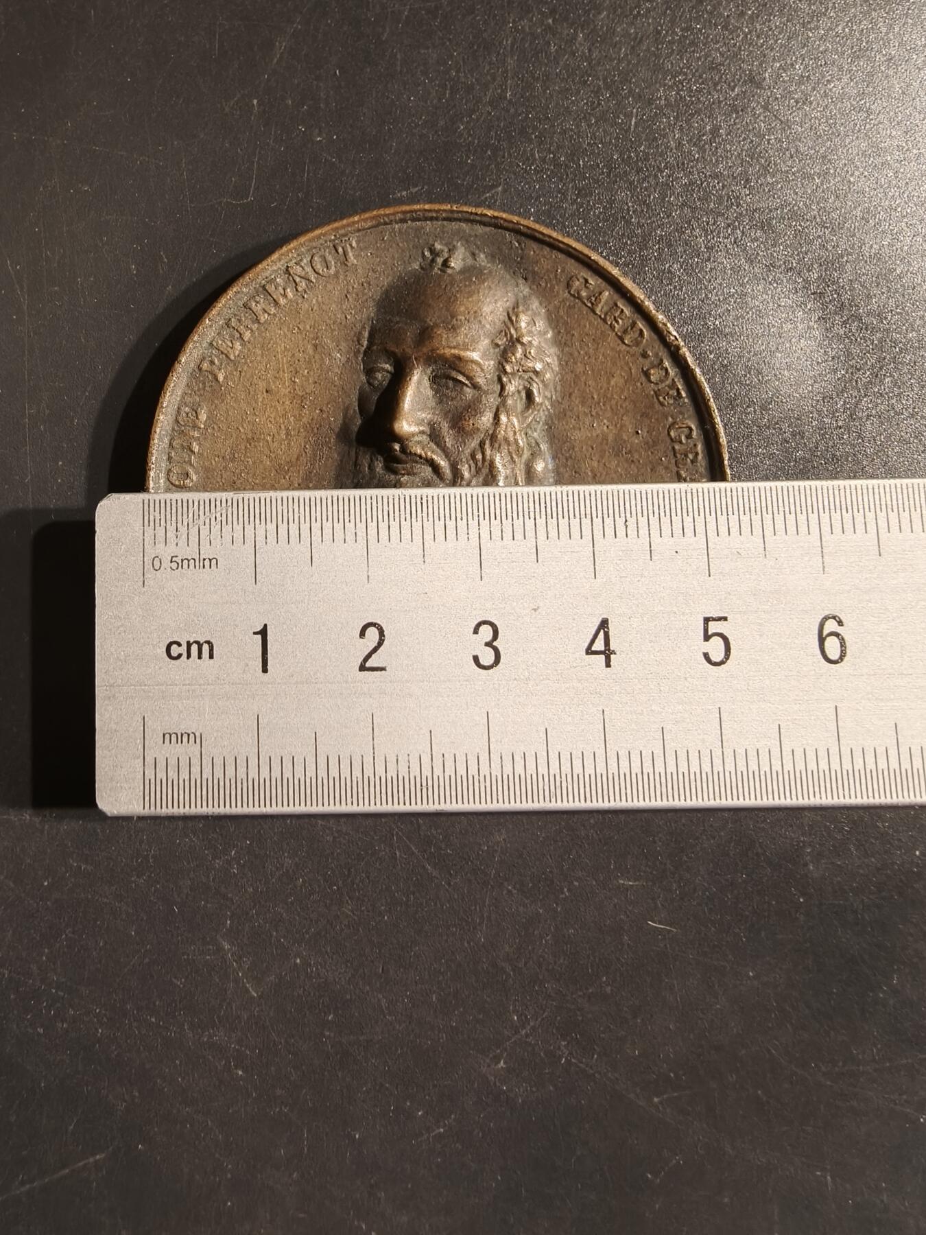 老王徽章第162期 勃艮第16世纪政治家安托万·佩雷诺·德·格兰维勒纪念章     直径52mm.    重量64.5g