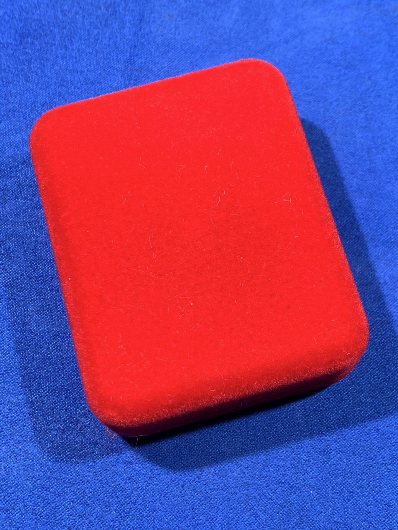 《竞宝斋》第436场 周日，周一2场连拍 （全场包邮） 澳大利亚 1997年 笑翠鸟 中国龙镶嵌银币，每枚含纯银1盎司999银，镶嵌部分重约0.5克黄金，发行1.5万枚，为上海国际钱币展而发行，带红盒。