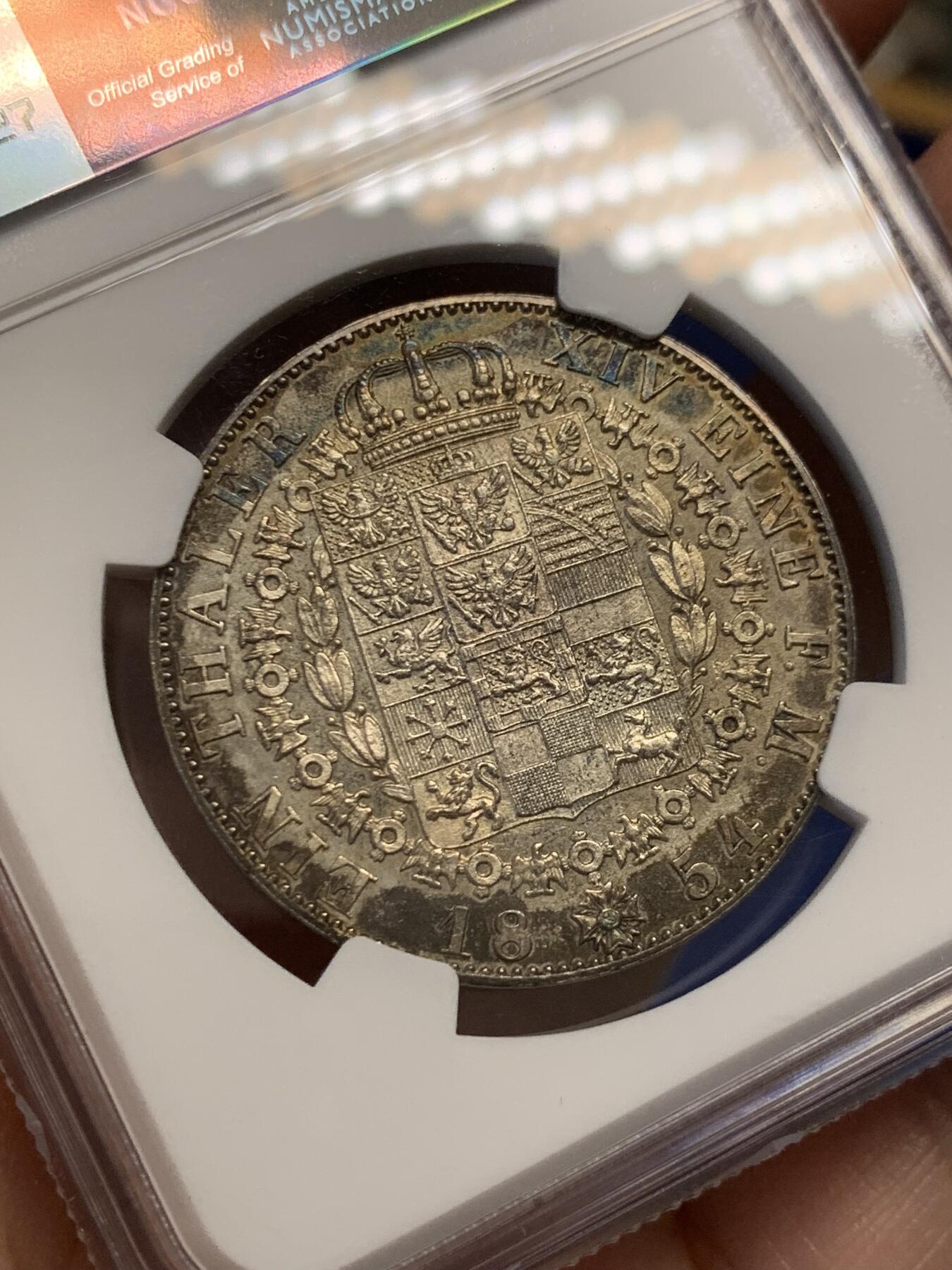 《竞宝斋》第436场 周日，周一2场连拍 （全场包邮） NGC MS63 德国普鲁士 1854年 威廉四世盾徽泰勒 五彩锦盒包浆 背面环彩 非常漂亮 亚军分更高分仅一枚