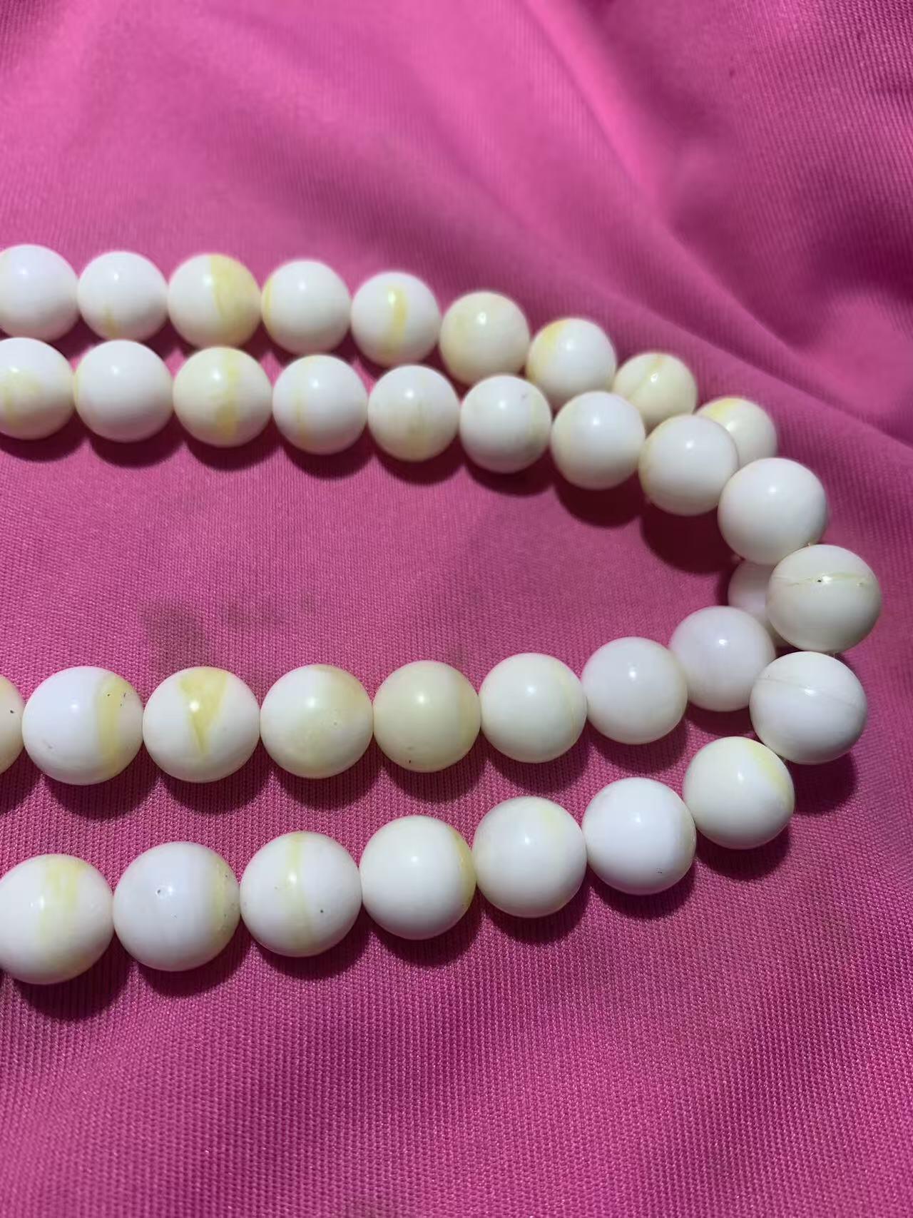 深海奶白飘黄金丝贝化玉108手串一条，