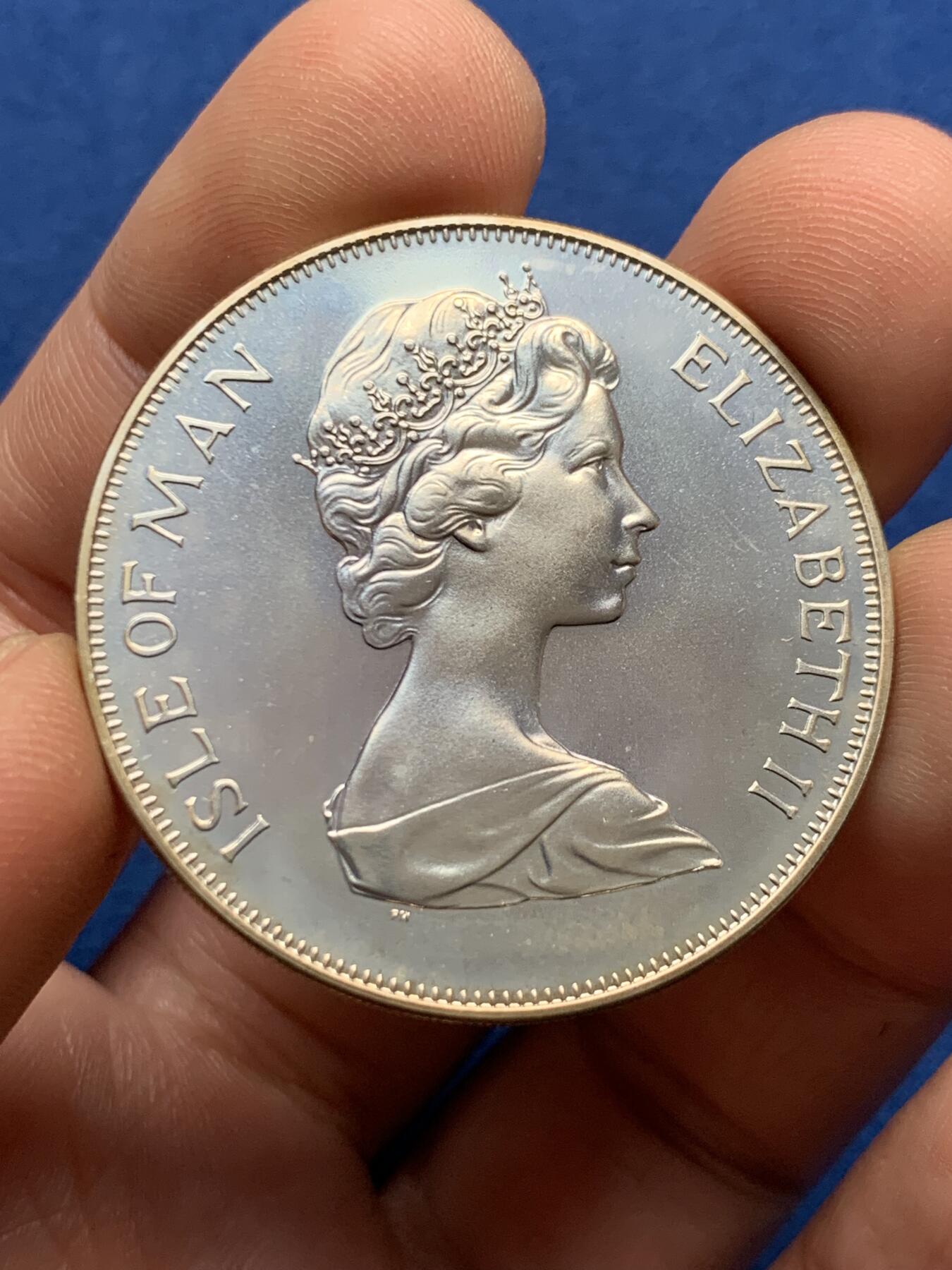 《竞宝斋》第436场 周日，周一2场连拍 （全场包邮） 马恩岛1978年伊丽莎白二世女王加冕25周年1克朗银币 带盒