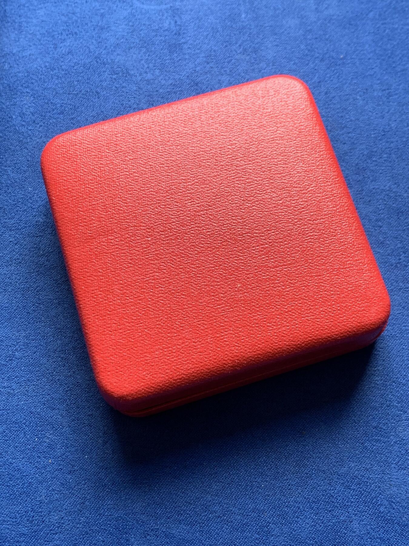 《竞宝斋》第436场 周日，周一2场连拍 （全场包邮） 英国1999年5英镑精制银币 千禧年 28.28克 999银 发行量：最大1万 带盒证