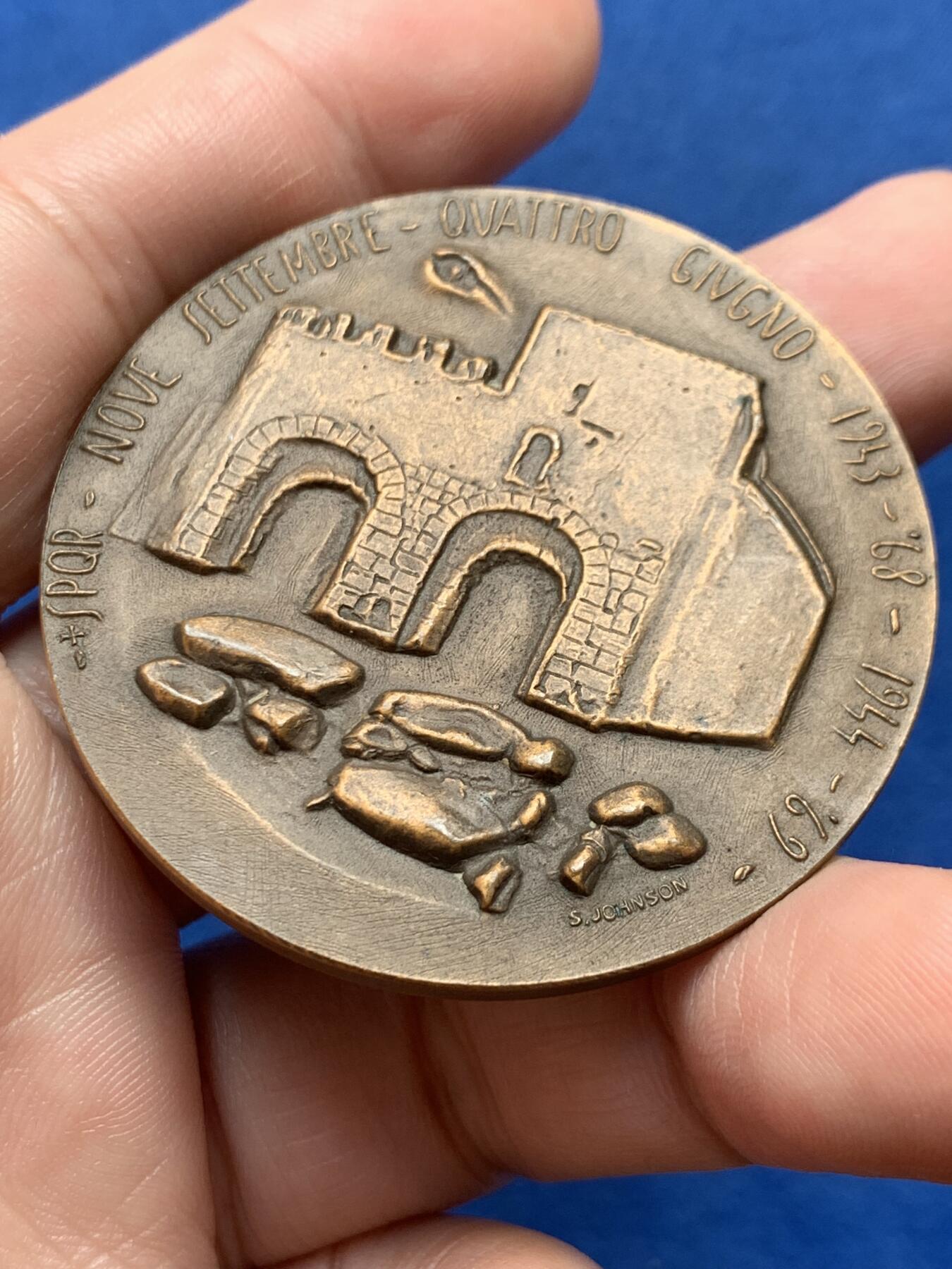 《竞宝斋》第436场 周日，周一2场连拍 （全场包邮） 罗马抵抗运动和解放25周年纪念章 47.9克 49.8mm