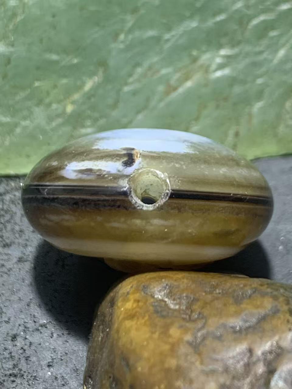 亚光药师玛瑙手工雕刻无相佛板珠（背云）一颗