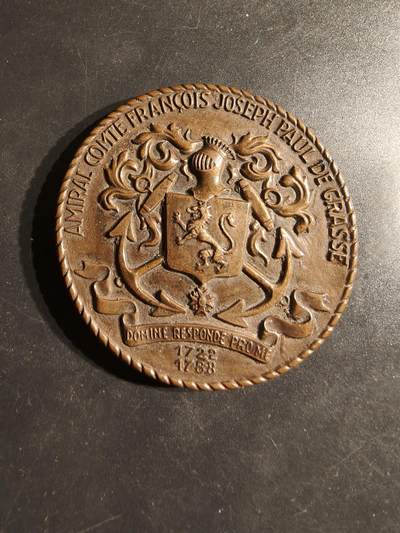 老王徽章第162期 -  法国海军“德•格拉斯海军上将”号巡洋舰大铜章     乔治吉罗作品     高浮雕    直径53mm.   重量75.2g.     弗朗索瓦·约瑟夫·保罗·德·格拉斯伯爵是一位法国海军上将，以在美国独立战争期间指挥法国舰队而闻名。 