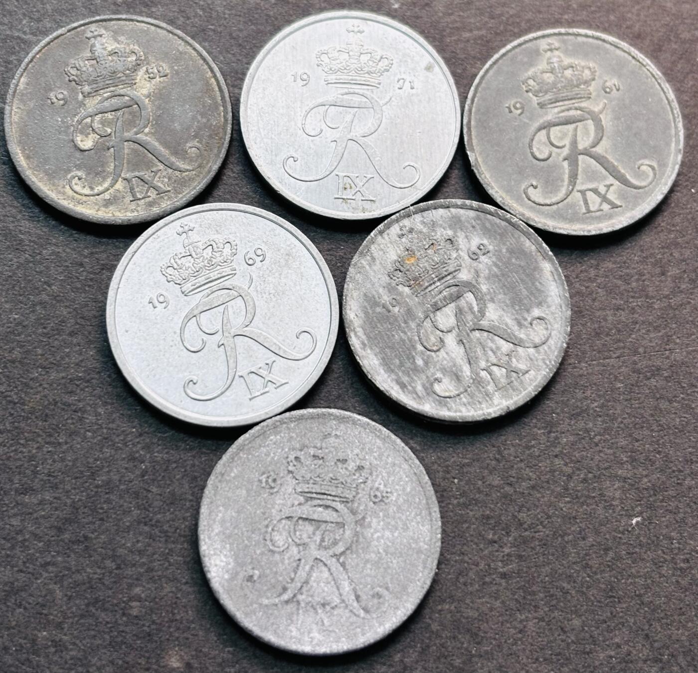 文馨钱币收藏第 280 场， 长期接收代拍品 少见50-70 年代丹麦佛雷德里克九世时期 锌币 2 欧尔六枚，第一版跟第四版