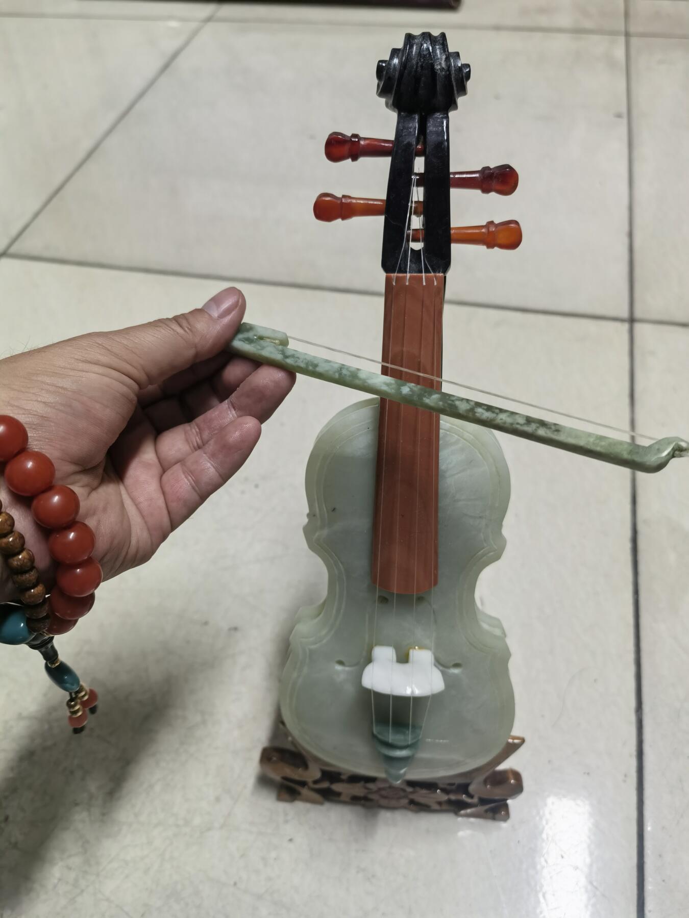 玉雕大师作品小提琴玉石摆件手工作品原盒