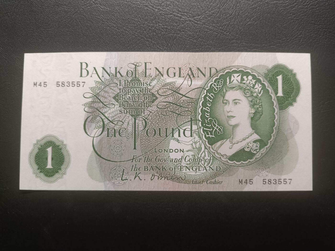 2025十一月第三期，总201期 英格兰C序列1镑UNC，稀有补号M前缀，青年女王