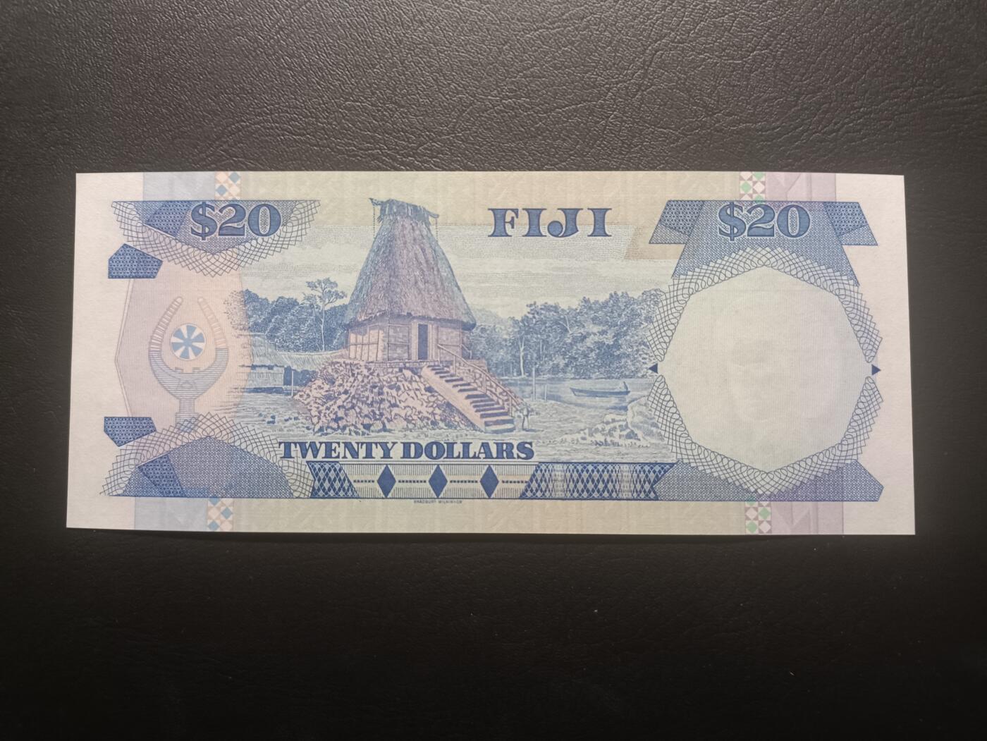 2025十一月第三期，总201期 斐济1988版20元AUNC，嘉德大勋章女王和传统房屋