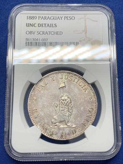 《竞宝斋》第436场 周日，周一2场连拍 （全场包邮） - NGC UNCD 巴拉圭1889年雄狮1比索大银币，正面图为一头卷毛雄狮蹲坐守卫着自由之竿和自由之帽，反面图中间有一枚光芒四射的五角星，以此纪念1811年5月摆脱西班牙殖民统治获得独立。