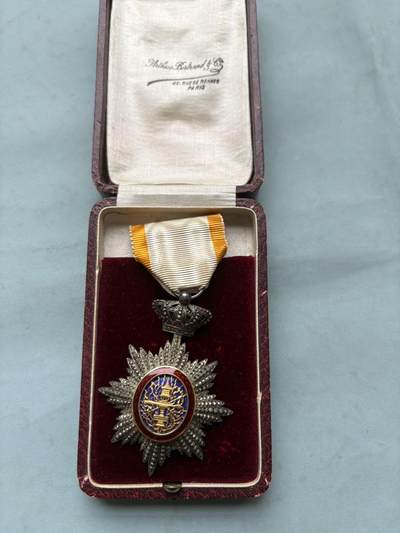 盛世勋华——号角文化勋章邮票专场拍卖第287期 - 柬埔寨王国骑士级王冠勋章 早期银制带厂标 法国珠宝商定制版本