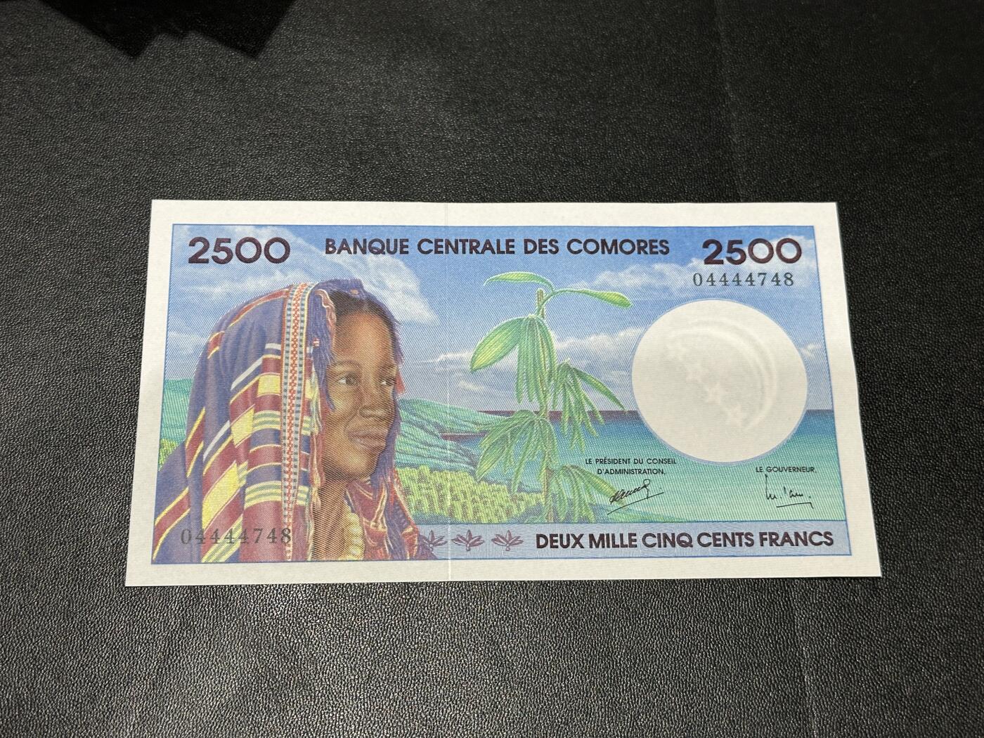 《外钞收藏家》第五百八十三期（精选场）（本期拍品丰富）（本平台长期征集拍品、欢迎藏友们联系合作） 1997年科摩罗2500法郎 大海龟 全新UNC  