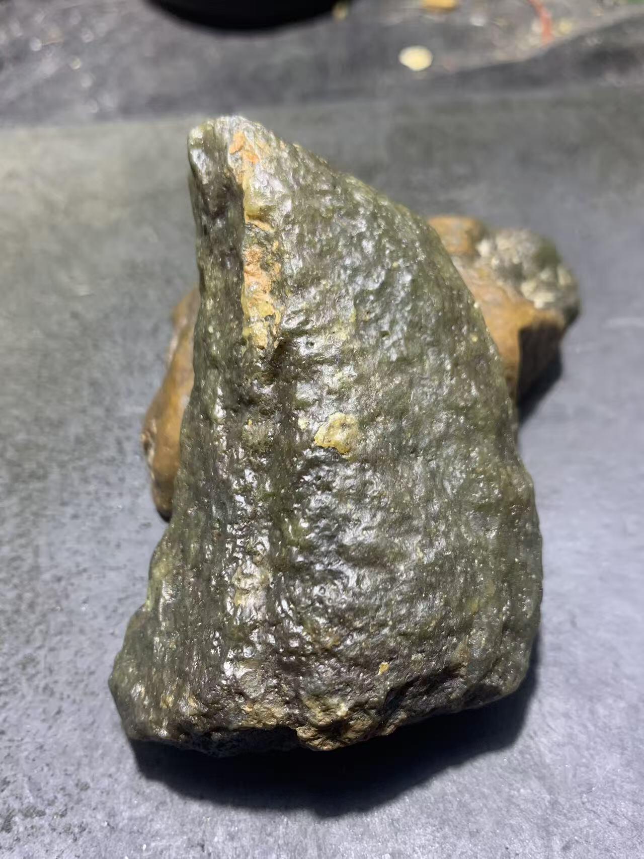 新疆戈壁风化纹和田玉青玉原石一颗