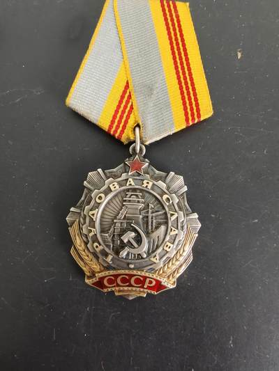 老王徽章第162期 - 苏联三级劳动光荣勋章     银质珐琅