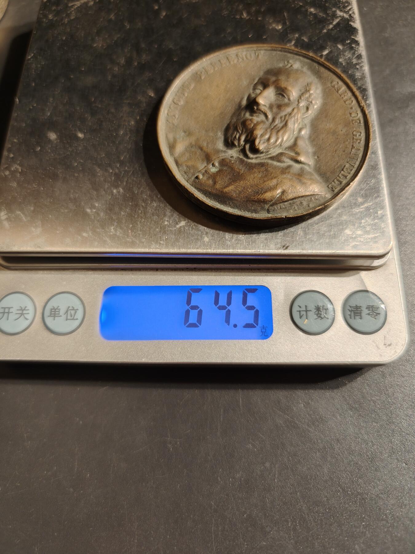 老王徽章第162期 勃艮第16世纪政治家安托万·佩雷诺·德·格兰维勒纪念章     直径52mm.    重量64.5g