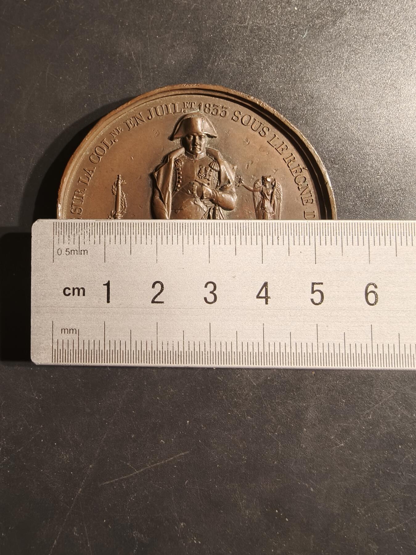 老王徽章第162期 法国恢复拿破仑一世时期旺多姆广场圆柱大铜章     高浮雕     直径54mm.    重量82.5g