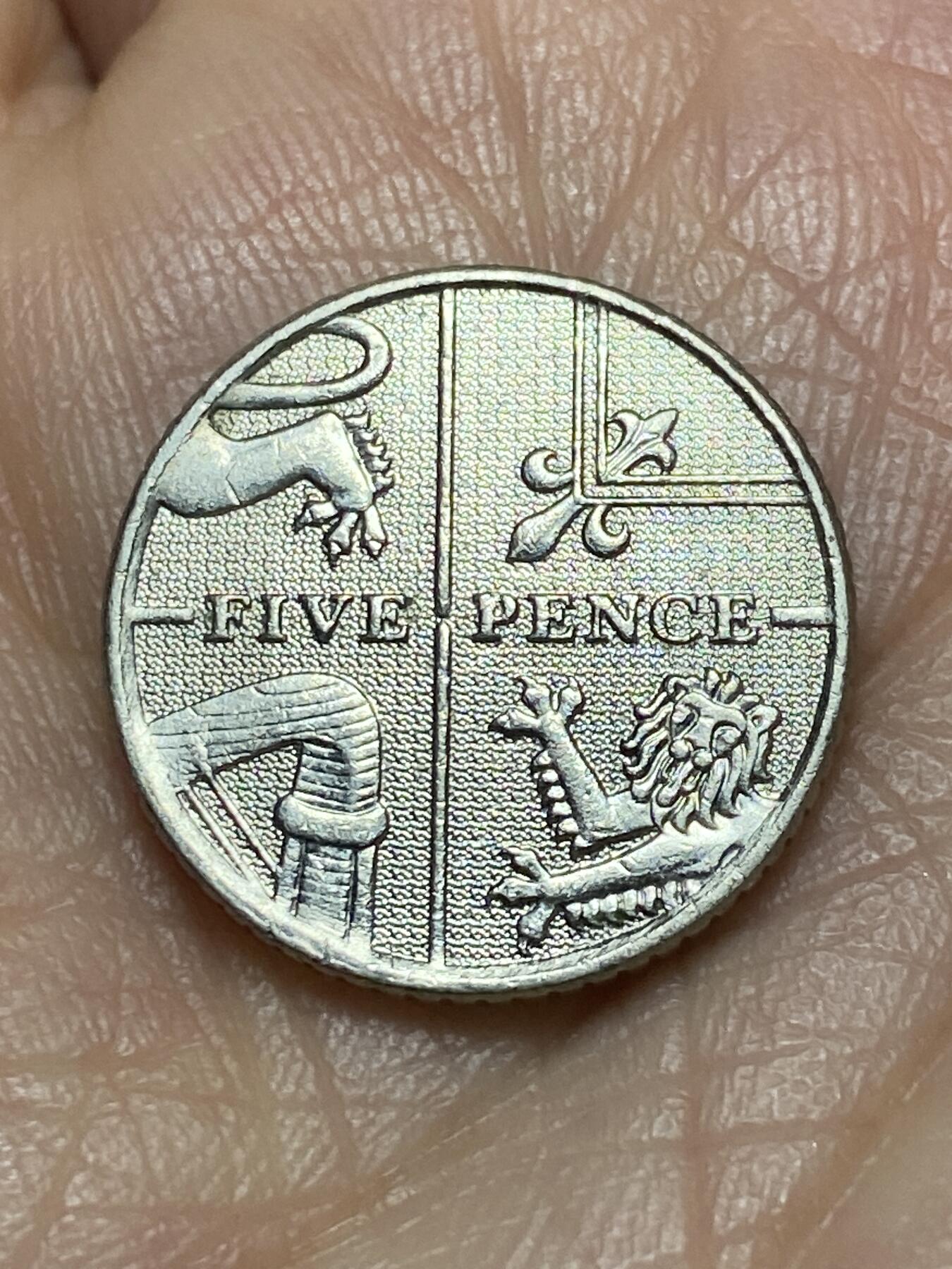 2025年第一百二十六场(总第一百五十二场）外国好品散币(免佣金) 英国🇬🇧2010年5便士(伊丽莎白二世老年)