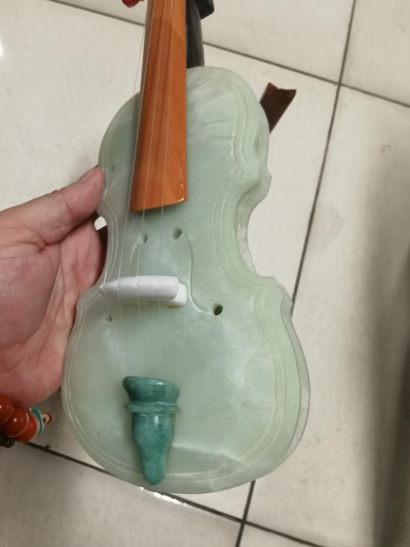 玉雕大师作品小提琴玉石摆件手工作品原盒