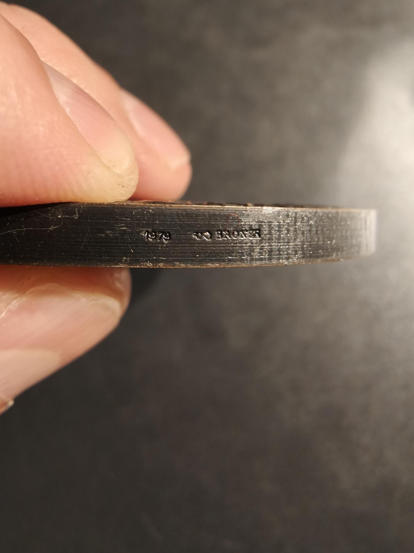 老王徽章第162期  法国洛可可时期画家莫里斯·康坦·德·拉图尔大铜章    直径76mm.   重量206.1g