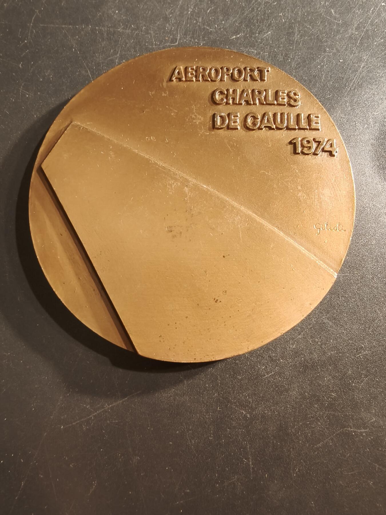 老王徽章第162期 法国巴黎1974年夏尔戴高乐机场大铜章      直径75mm.   重量259.2g