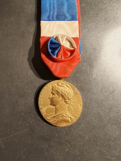 老王徽章第162期 - 法国金级劳工奖章    925银镀金    1978年    13.3g