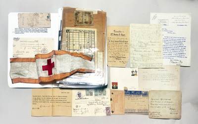 2025年吉藏纸杂文献秋季专场拍卖会 - 民国抗战时期英国传教士后代柯喜乐在潍县西方侨民集中营、烟台芝罘学校、烟台毓璜顶集中营时期整理个人资料、文献一组（包括潍县集中营盟军战俘号牌、照片、文件、以及大量的复印资料）。 (文献)7.3×11cm-21.1×29.7cm,    
(册)23×34.6×2.4cm