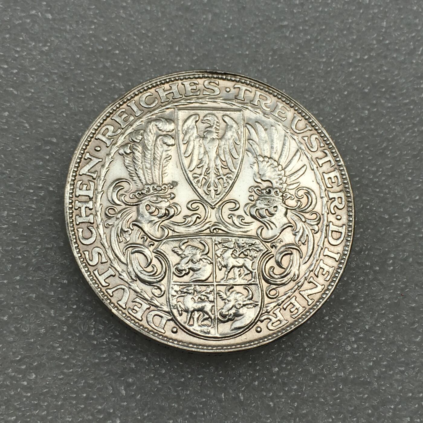 世界钱币专场拍卖 每周二开拍 1927年德国兴登堡80大寿5马克币章