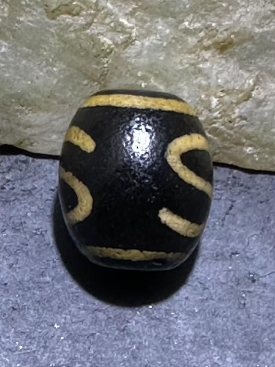 仅此一颗，精品藏传金钱钩玛瑙天珠一颗