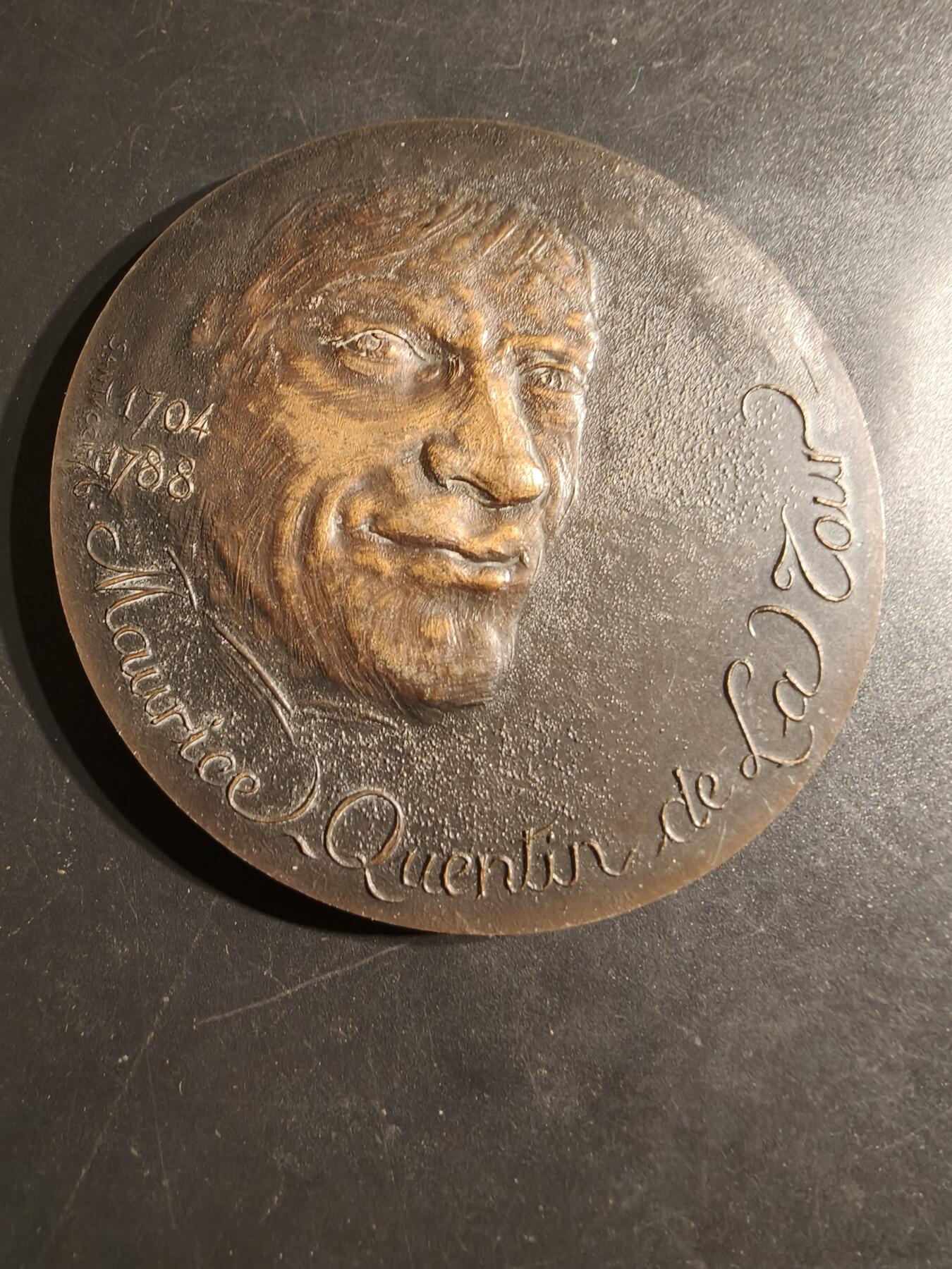 老王徽章第162期  法国洛可可时期画家莫里斯·康坦·德·拉图尔大铜章    直径76mm.   重量206.1g