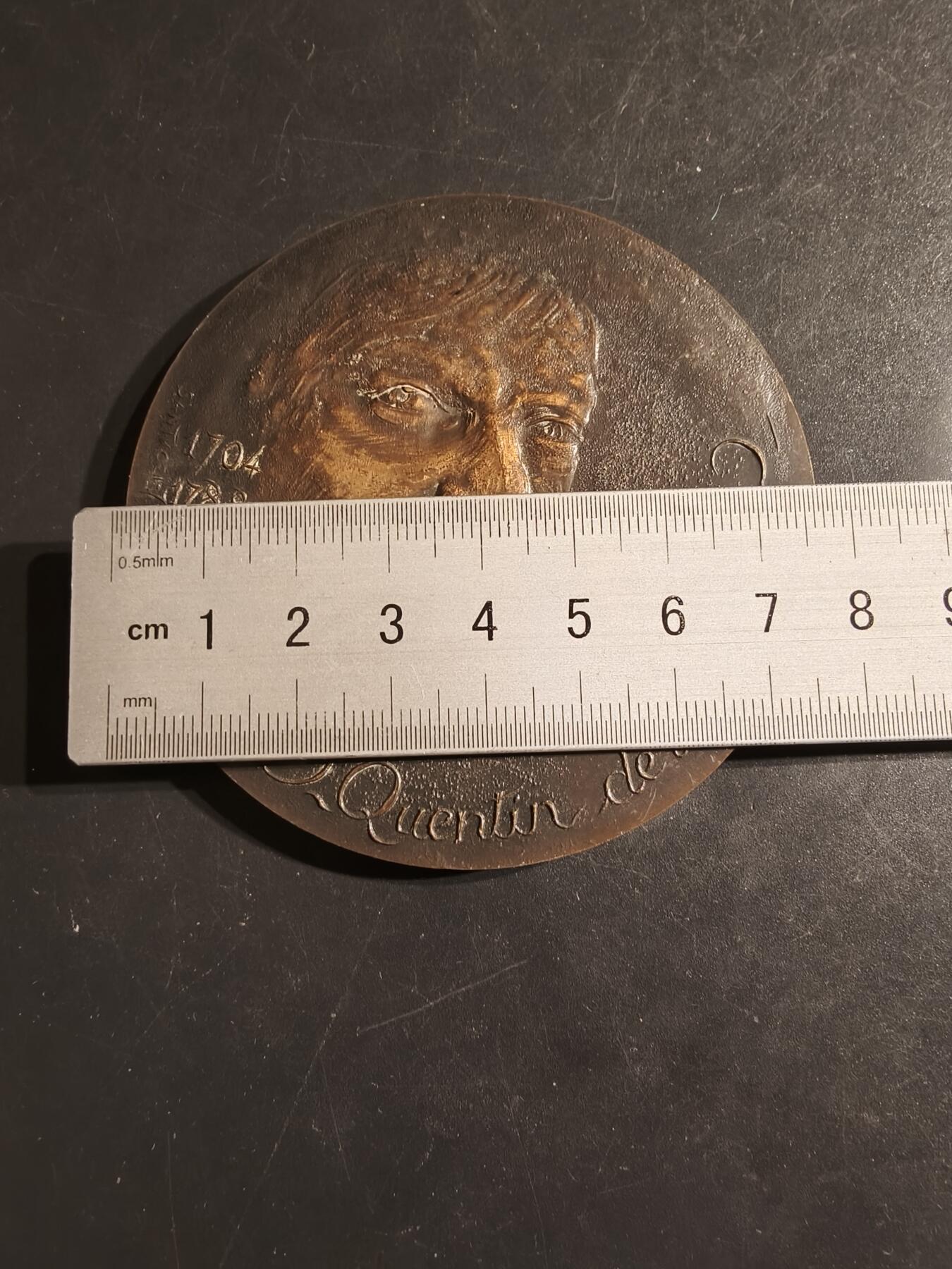 老王徽章第162期  法国洛可可时期画家莫里斯·康坦·德·拉图尔大铜章    直径76mm.   重量206.1g