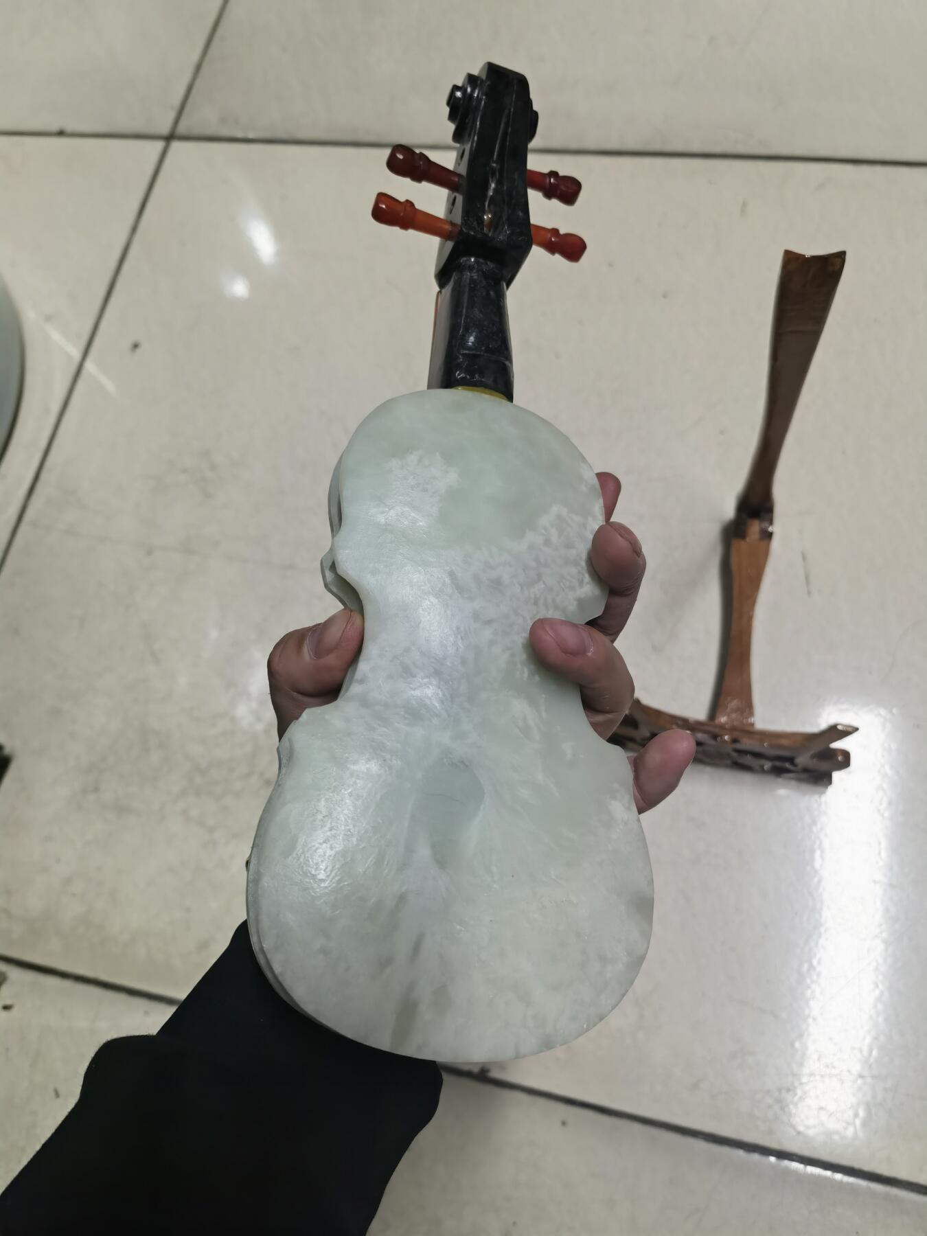 玉雕大师作品小提琴玉石摆件手工作品原盒