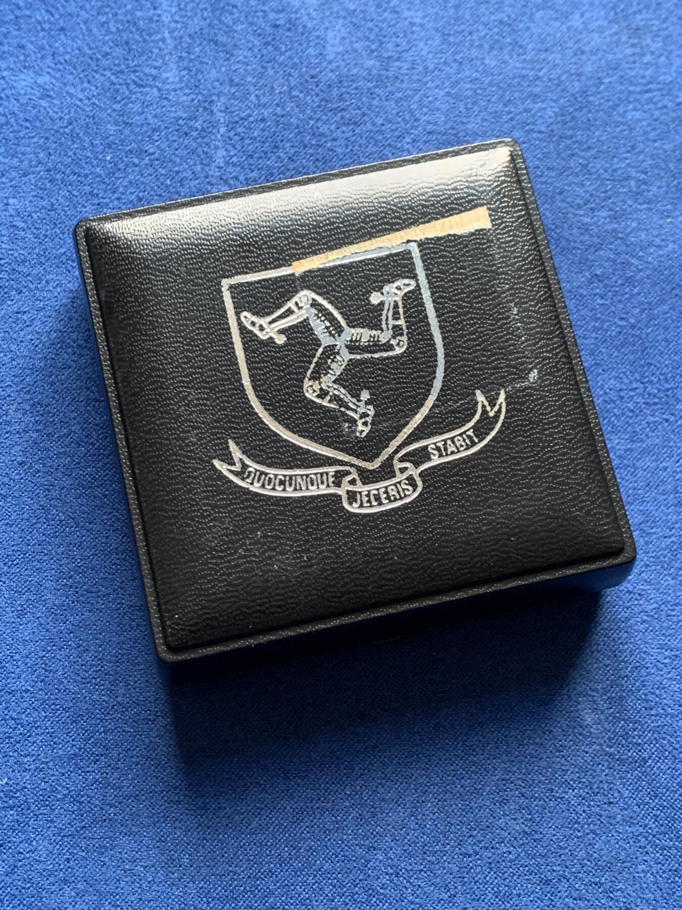 《竞宝斋》第436场 周日，周一2场连拍 （全场包邮） 马恩岛1978年伊丽莎白二世女王加冕25周年1克朗银币 带盒