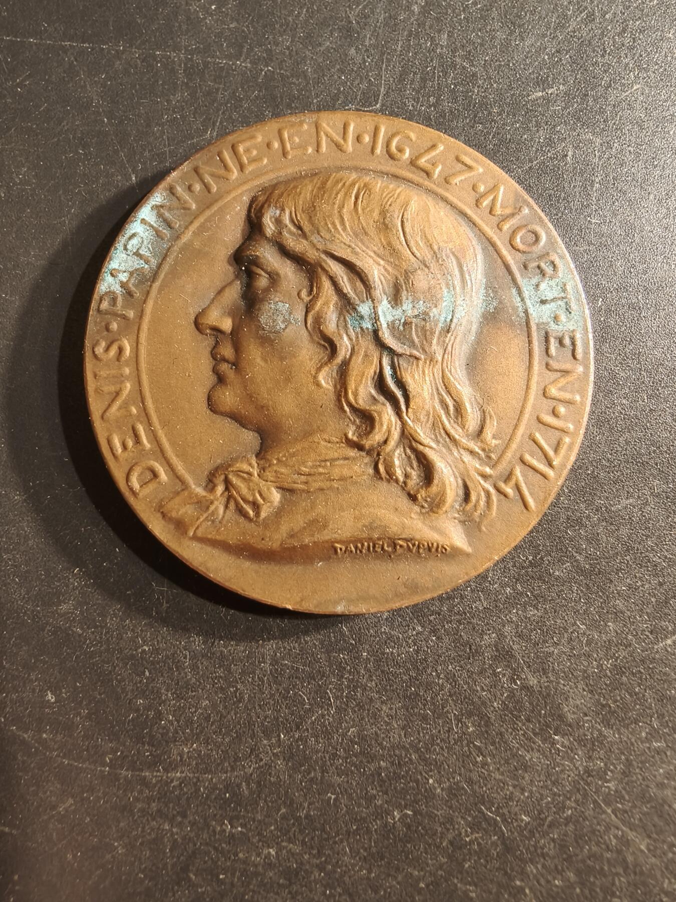 老王徽章第162期  法国机械和金属加工业联合会大铜章     直径43mm.    重量48.7g