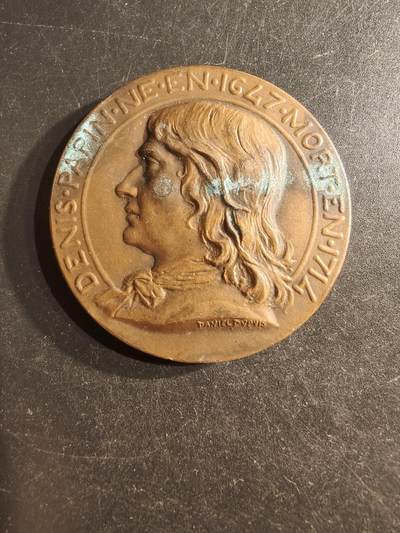 老王徽章第162期 -  法国机械和金属加工业联合会大铜章     直径43mm.    重量48.7g